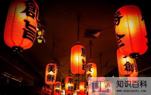 2023春节挂的灯笼是白天闭合晚上打开吗2