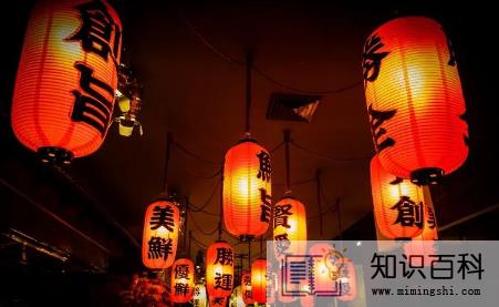 2023春节灯笼可以挂一年吗1