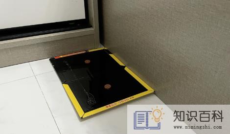 粘鼠板上的老鼠为什么互咬1
