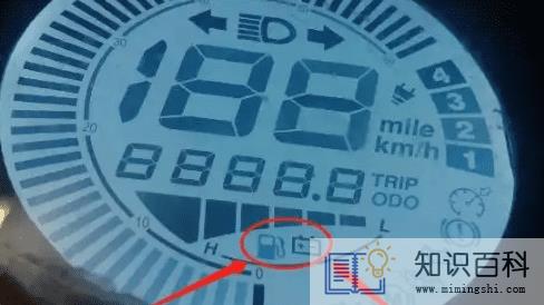 电动车显示满电一拧就三格跑起来又恢复4