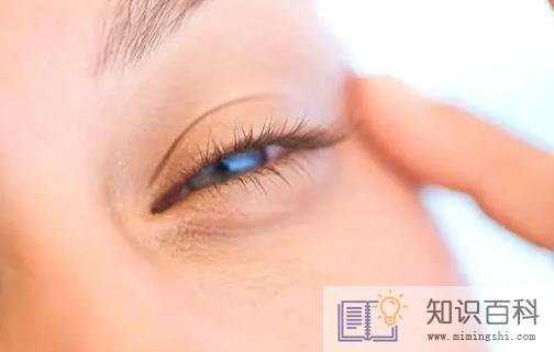 早上醒来眼皮浮肿怎么回事1
