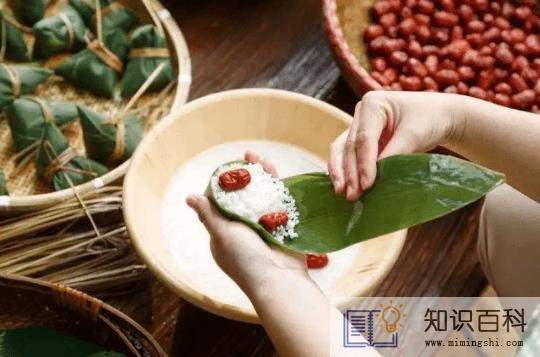 包粽子光滑的一面朝里还是朝外2