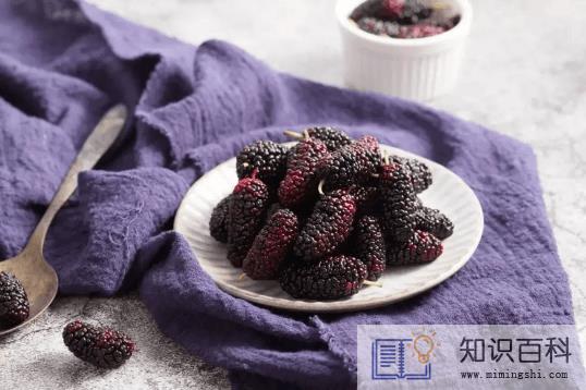 洗桑葚的水很黑桑葚还能吃吗1