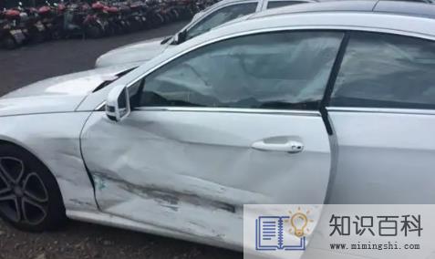 汽车车门撞变形了要走保险吗2